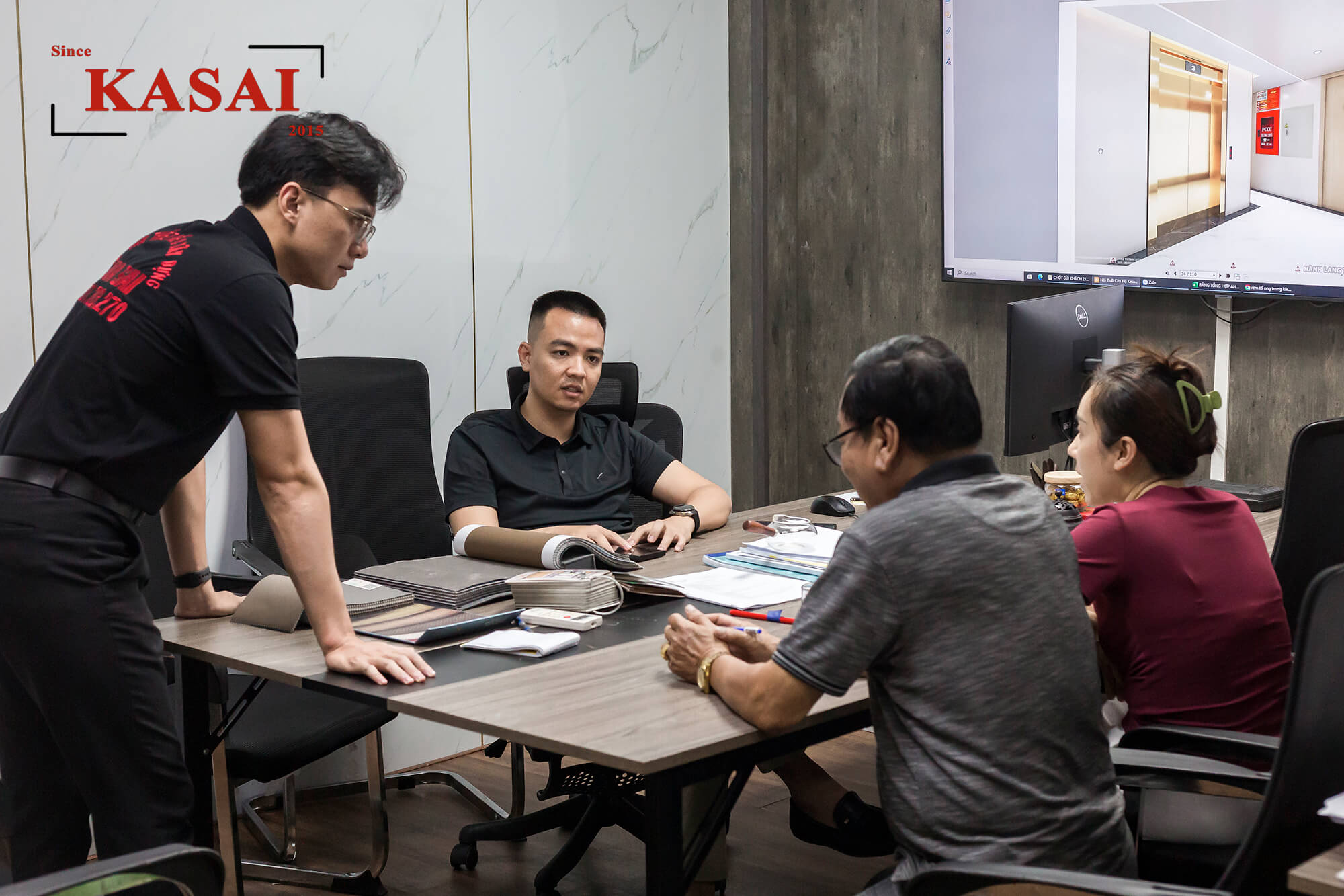 Kỹ sư KASAI tư vấn thiết kế cho khách hàng