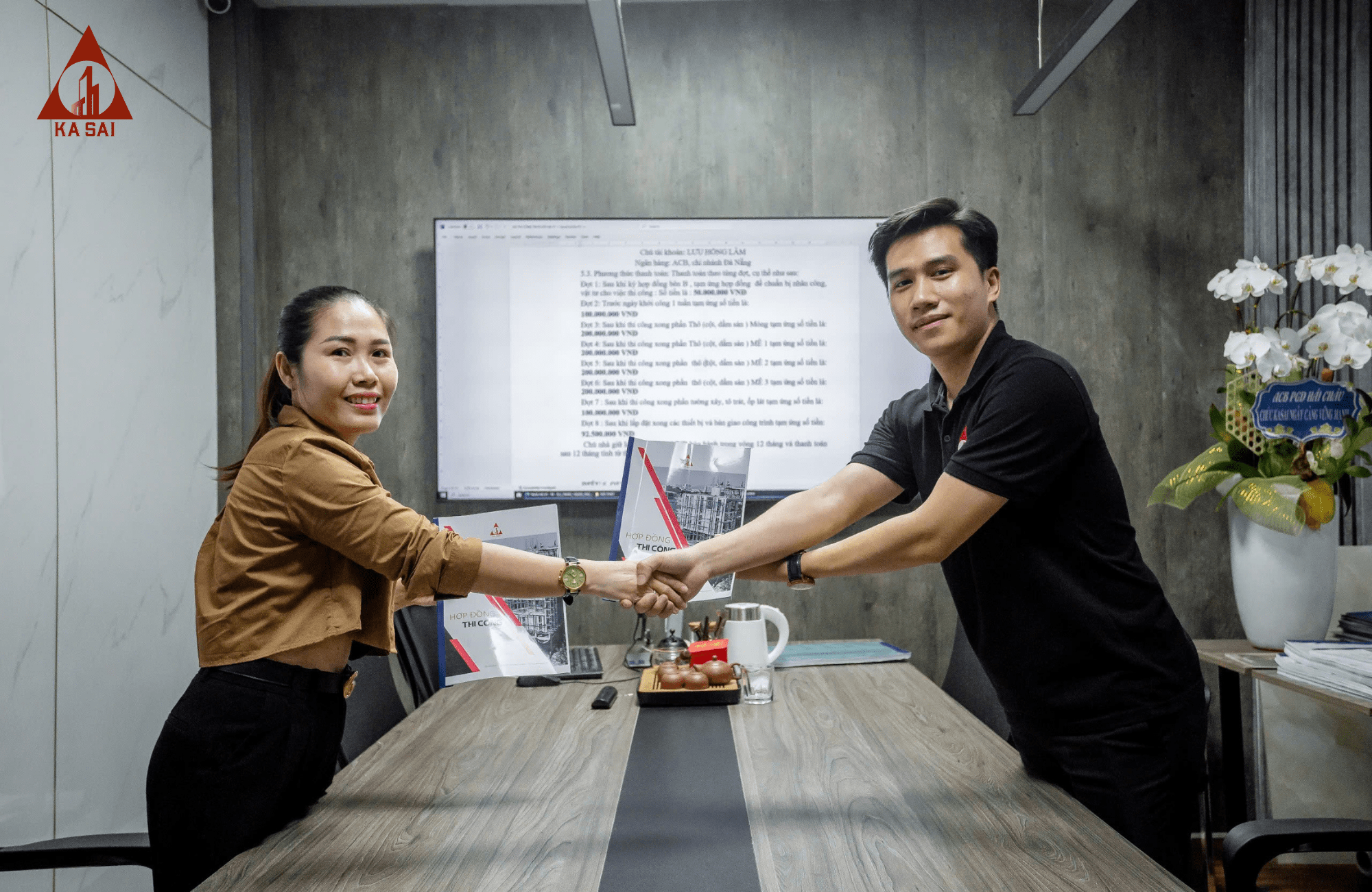 Lễ ký kết hợp đồng xây dựng trọn gói.