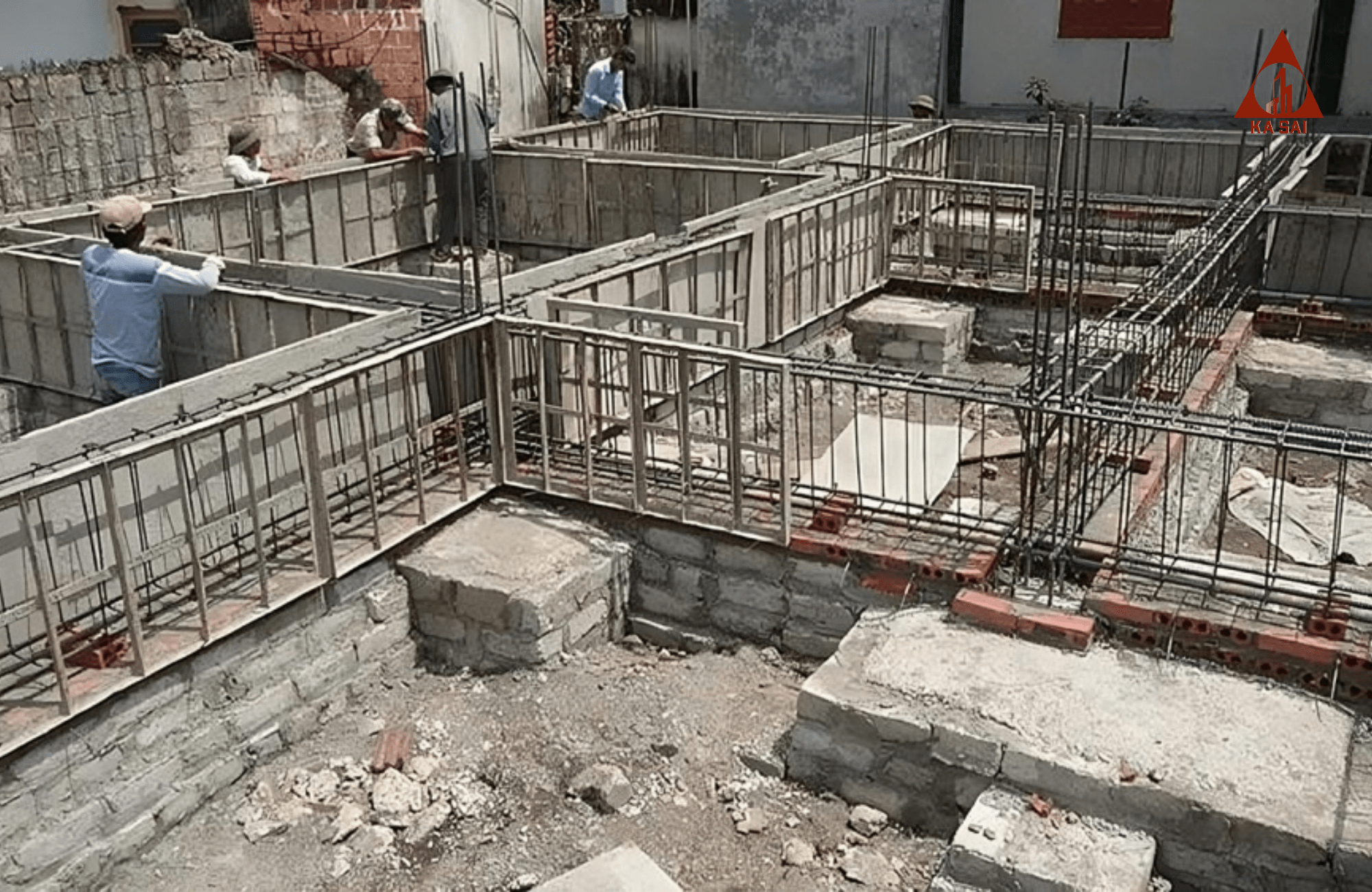 Gia cố móng đơn.
