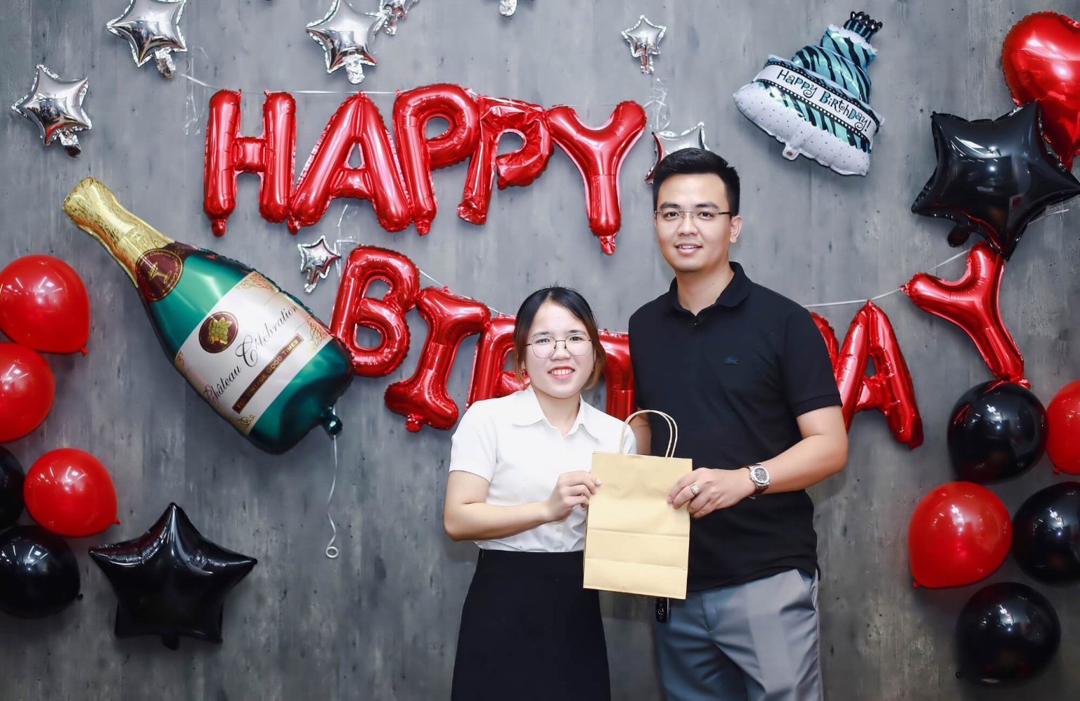 Tặng quà sinh nhật cho nhân viên