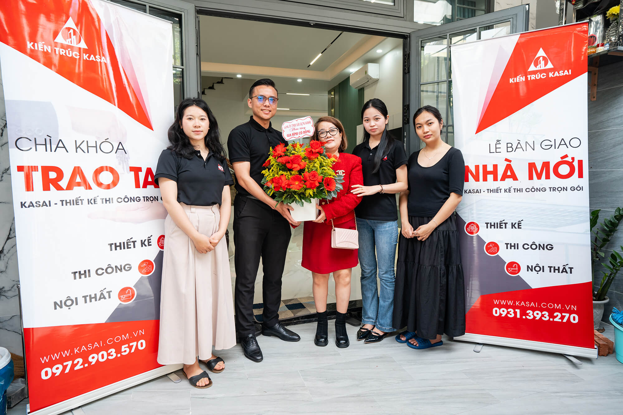Bàn giao nhà cho khách hàng tận hưởng cuộc sống mới