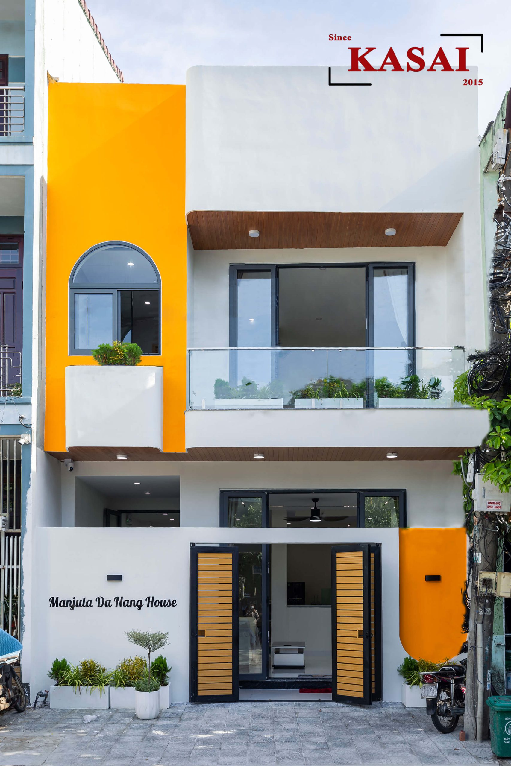 Nhà 2 tầng Đà Nẵng hiện đại màu cam