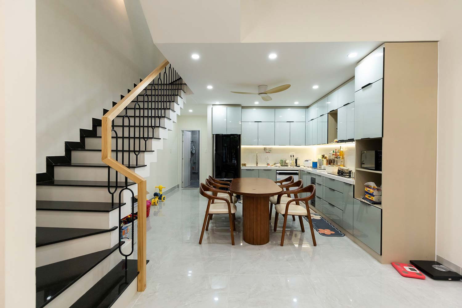 Phòng bếp tổ ấm 3 tầng 5x15m