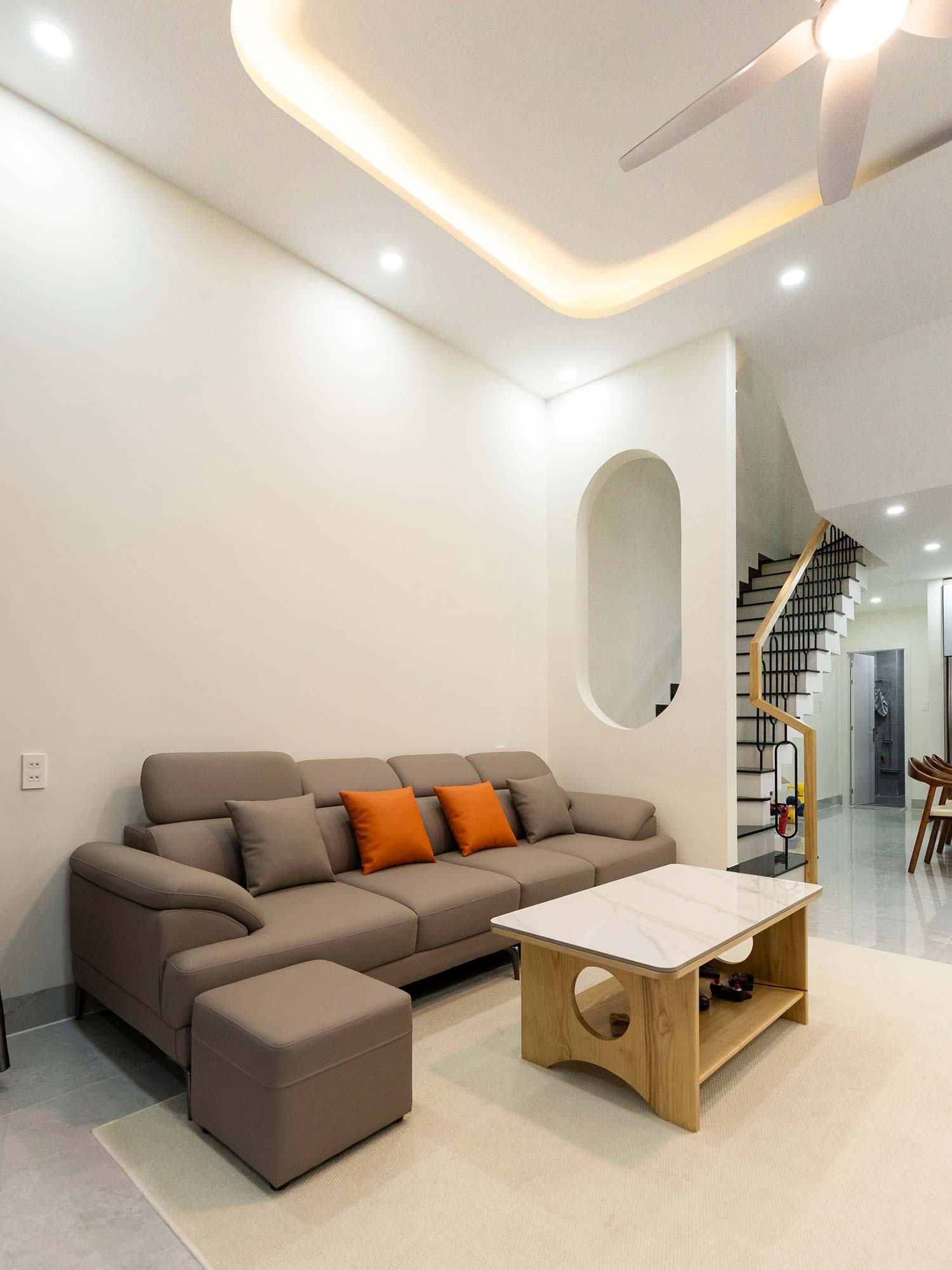 Phòng khách tổ ấm 3 tầng 5x15m