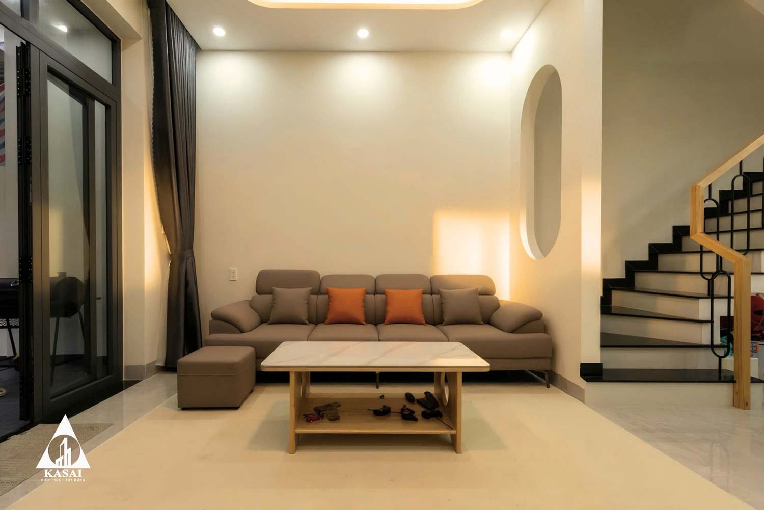 Phòng khách tổ ấm 3 tầng 5x15m