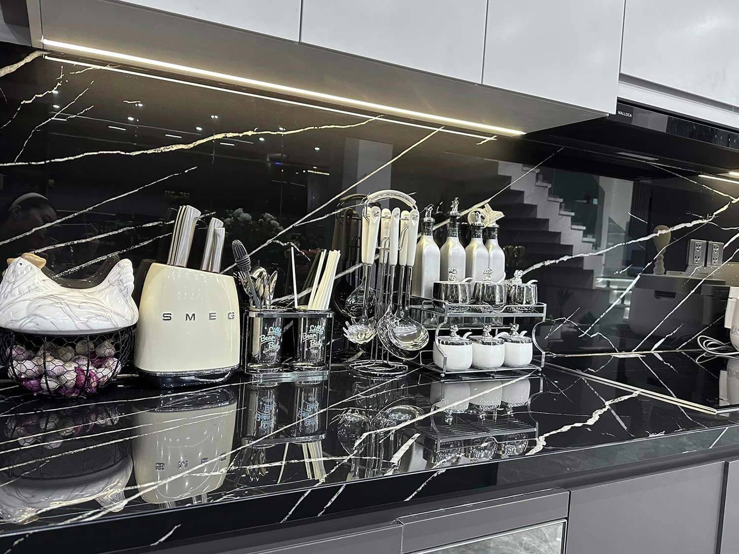 Phòng bếp nhà 2 tầng Vu's House