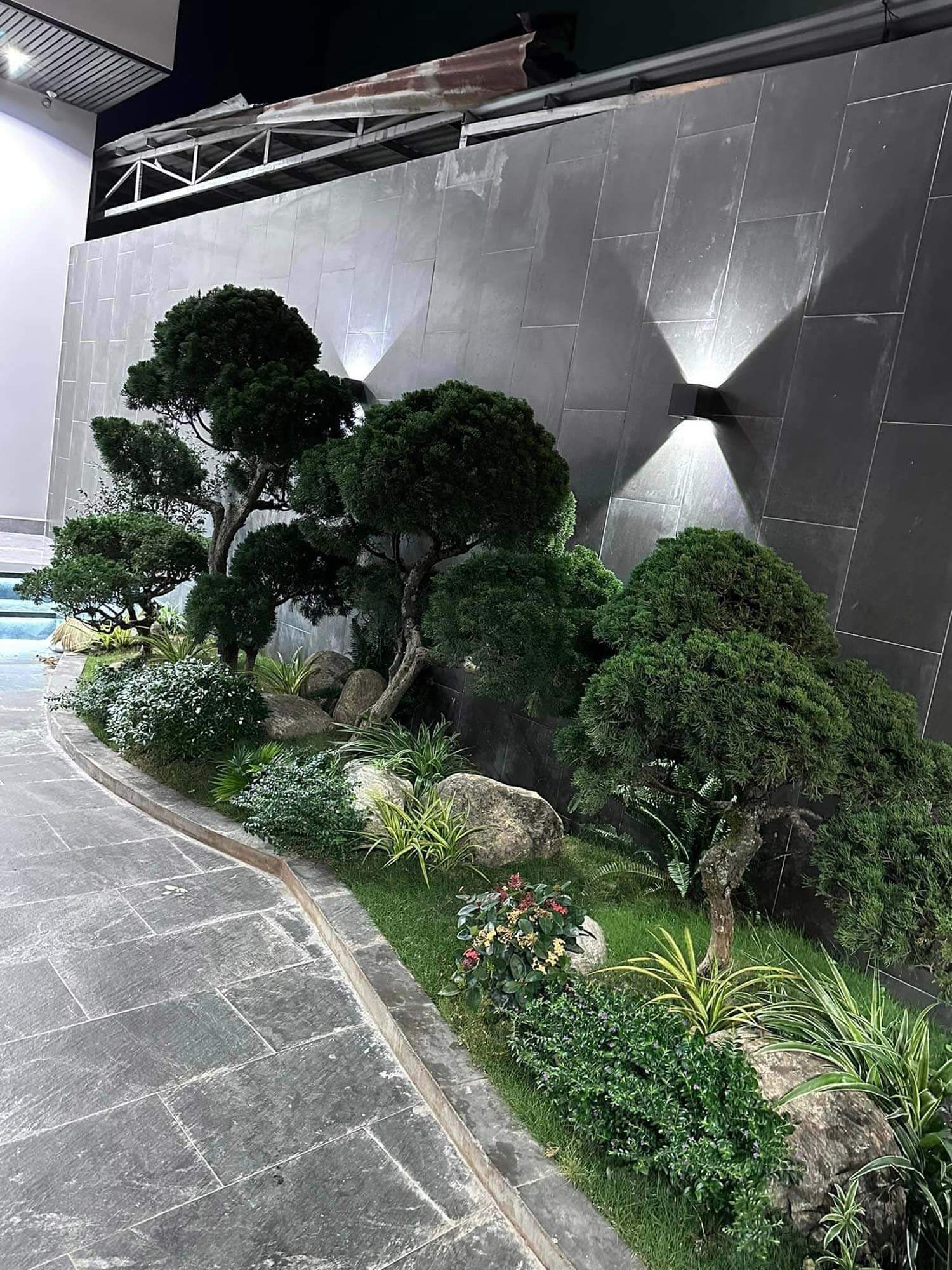 Sân vườn nhà 2 tầng Vu's House