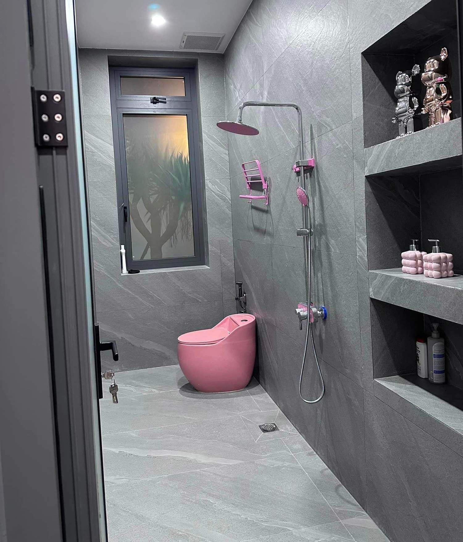 Phòng wc 2 nhà 2 tầng V's House