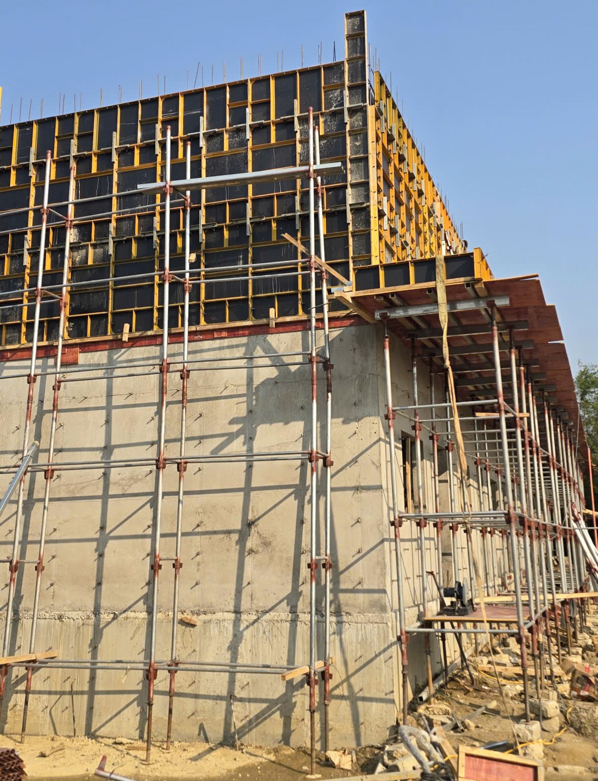 xây nhà bằng bê tông nguyên khối