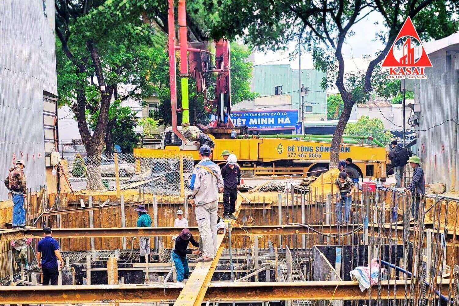 Cách xây nhà bị kẹp giữa 2 nhà bằng bê tông toàn khối